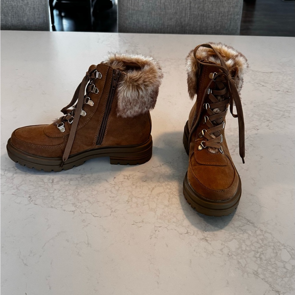 Sun and Stone size 6 booties with faux fur